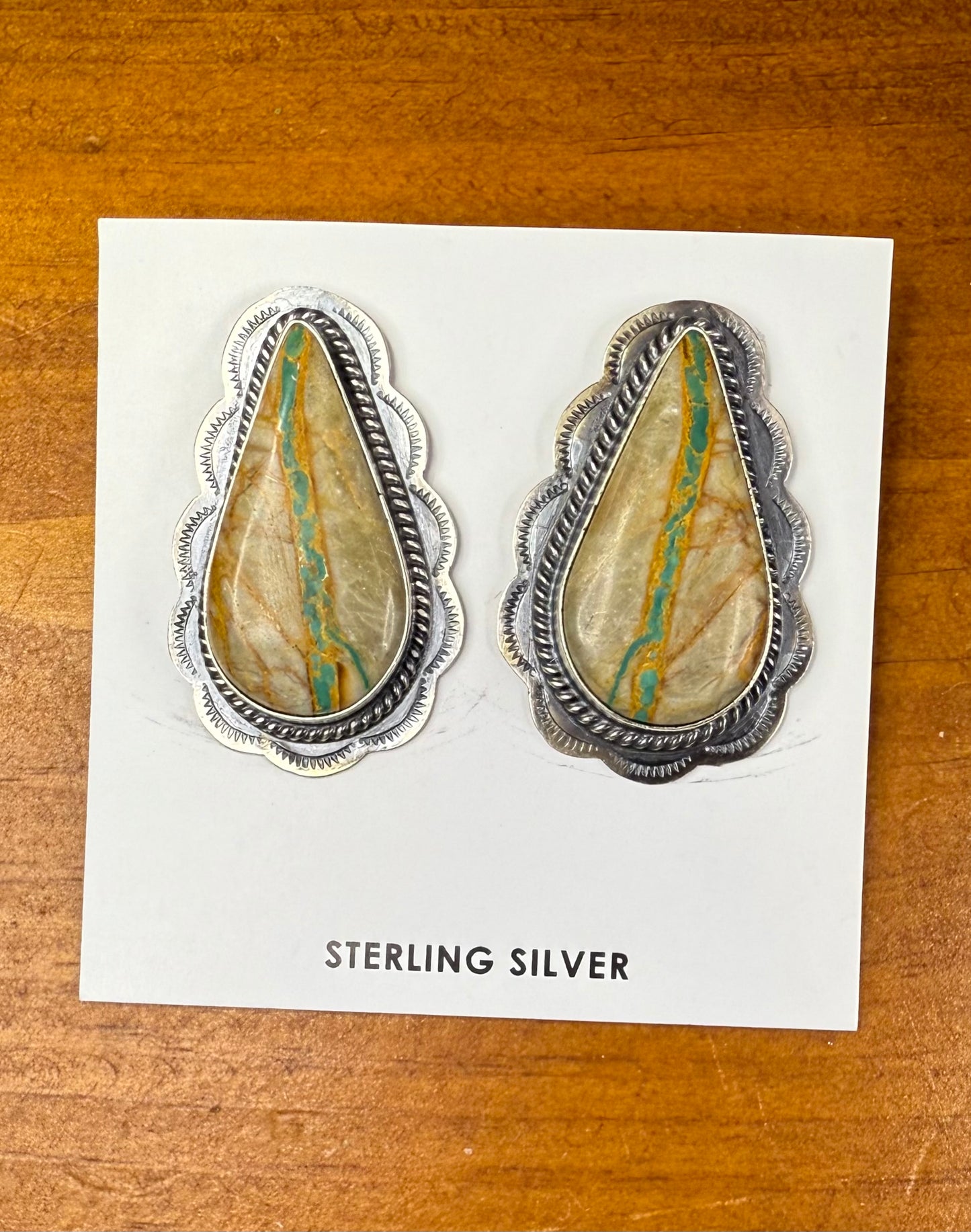 Royston Ribbon Studs