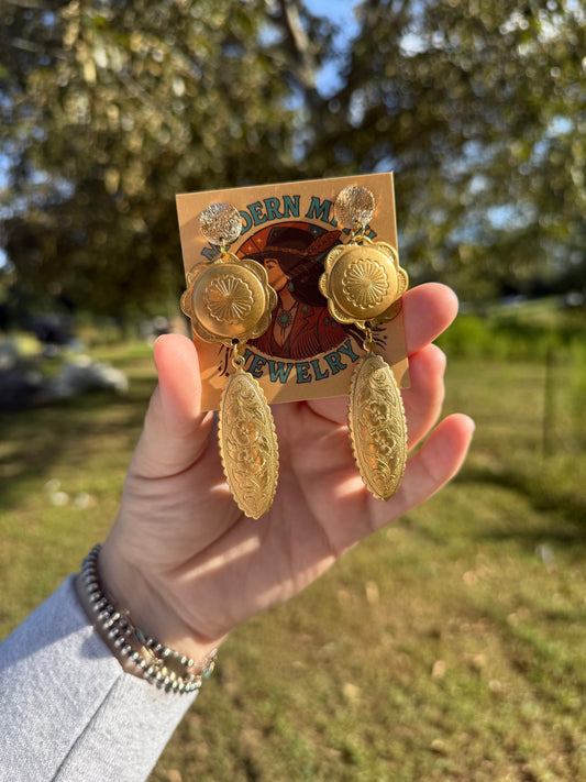 “The Lainey” detail dangles